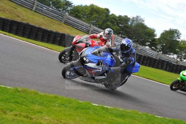 Motorcycle action photographs;cadwell;cadwell park photographs;event digital images;eventdigitalimages;motor racing louth lincolnshire;no limits trackday;peter wileman photography;trackday;trackday digital images;trackday photos