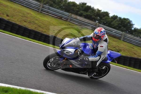 Motorcycle action photographs;cadwell;cadwell park photographs;event digital images;eventdigitalimages;motor racing louth lincolnshire;no limits trackday;peter wileman photography;trackday;trackday digital images;trackday photos