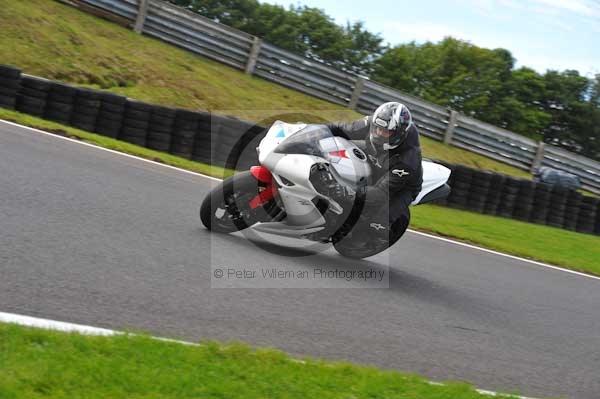 Motorcycle action photographs;cadwell;cadwell park photographs;event digital images;eventdigitalimages;motor racing louth lincolnshire;no limits trackday;peter wileman photography;trackday;trackday digital images;trackday photos
