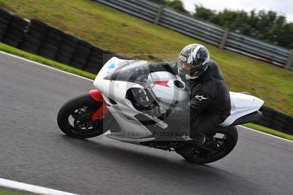 Motorcycle action photographs;cadwell;cadwell park photographs;event digital images;eventdigitalimages;motor racing louth lincolnshire;no limits trackday;peter wileman photography;trackday;trackday digital images;trackday photos