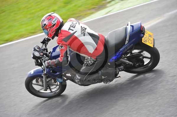 Motorcycle action photographs;cadwell;cadwell park photographs;event digital images;eventdigitalimages;motor racing louth lincolnshire;no limits trackday;peter wileman photography;trackday;trackday digital images;trackday photos
