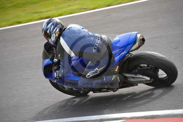 Motorcycle action photographs;cadwell;cadwell park photographs;event digital images;eventdigitalimages;motor racing louth lincolnshire;no limits trackday;peter wileman photography;trackday;trackday digital images;trackday photos