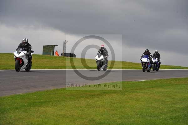 Motorcycle action photographs;cadwell;cadwell park photographs;event digital images;eventdigitalimages;motor racing louth lincolnshire;no limits trackday;peter wileman photography;trackday;trackday digital images;trackday photos