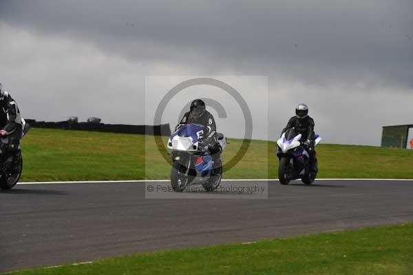 Motorcycle action photographs;cadwell;cadwell park photographs;event digital images;eventdigitalimages;motor racing louth lincolnshire;no limits trackday;peter wileman photography;trackday;trackday digital images;trackday photos