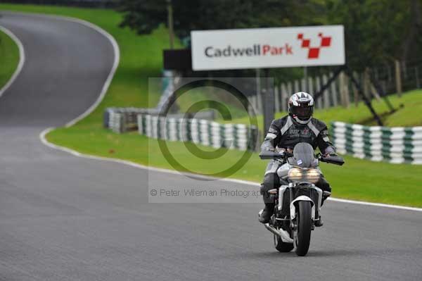 Motorcycle action photographs;cadwell;cadwell park photographs;event digital images;eventdigitalimages;motor racing louth lincolnshire;no limits trackday;peter wileman photography;trackday;trackday digital images;trackday photos