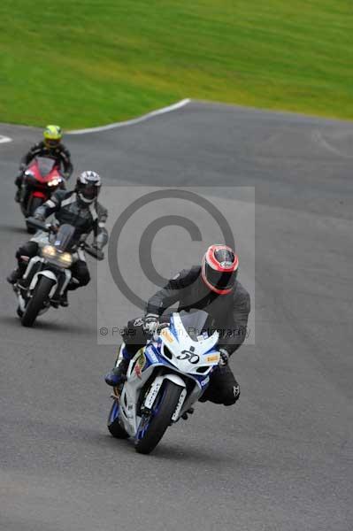Motorcycle action photographs;cadwell;cadwell park photographs;event digital images;eventdigitalimages;motor racing louth lincolnshire;no limits trackday;peter wileman photography;trackday;trackday digital images;trackday photos