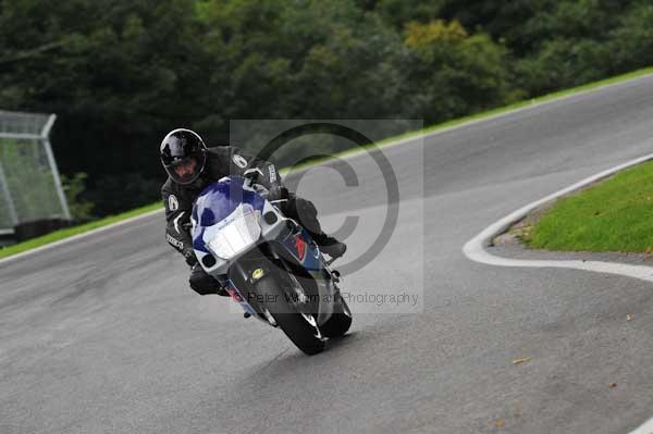 Motorcycle action photographs;cadwell;cadwell park photographs;event digital images;eventdigitalimages;motor racing louth lincolnshire;no limits trackday;peter wileman photography;trackday;trackday digital images;trackday photos