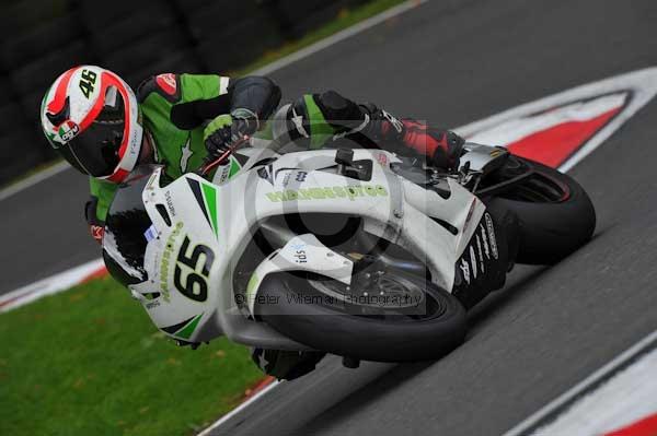 Motorcycle action photographs;cadwell;cadwell park photographs;event digital images;eventdigitalimages;motor racing louth lincolnshire;no limits trackday;peter wileman photography;trackday;trackday digital images;trackday photos