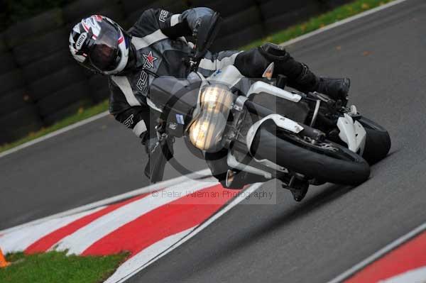 Motorcycle action photographs;cadwell;cadwell park photographs;event digital images;eventdigitalimages;motor racing louth lincolnshire;no limits trackday;peter wileman photography;trackday;trackday digital images;trackday photos
