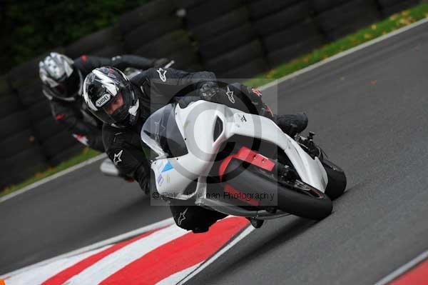 Motorcycle action photographs;cadwell;cadwell park photographs;event digital images;eventdigitalimages;motor racing louth lincolnshire;no limits trackday;peter wileman photography;trackday;trackday digital images;trackday photos
