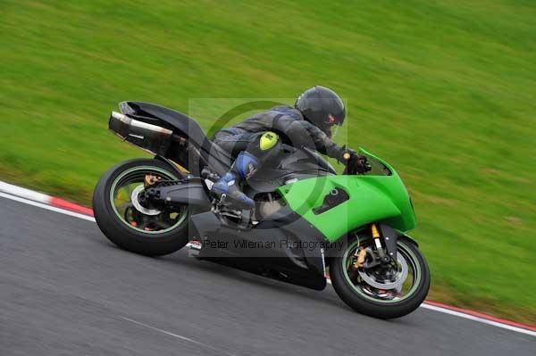 Motorcycle action photographs;cadwell;cadwell park photographs;event digital images;eventdigitalimages;motor racing louth lincolnshire;no limits trackday;peter wileman photography;trackday;trackday digital images;trackday photos
