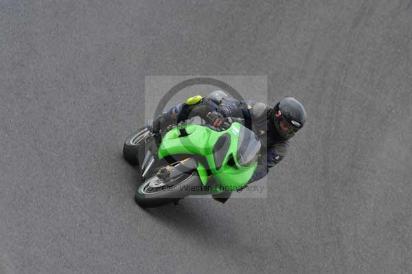 Motorcycle action photographs;cadwell;cadwell park photographs;event digital images;eventdigitalimages;motor racing louth lincolnshire;no limits trackday;peter wileman photography;trackday;trackday digital images;trackday photos