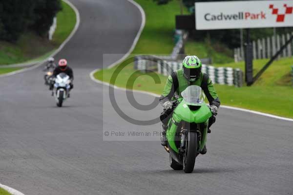 Motorcycle action photographs;cadwell;cadwell park photographs;event digital images;eventdigitalimages;motor racing louth lincolnshire;no limits trackday;peter wileman photography;trackday;trackday digital images;trackday photos