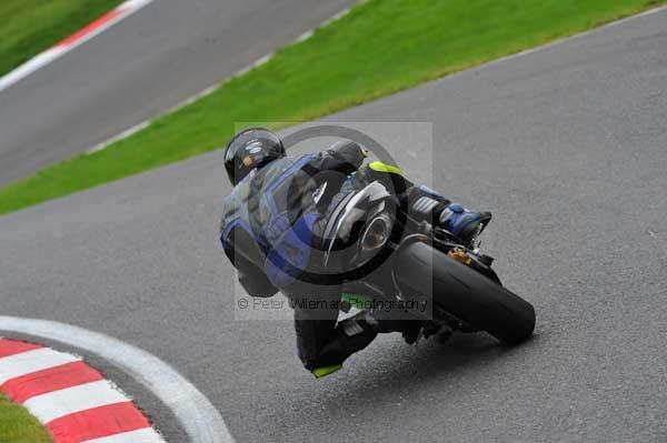 Motorcycle action photographs;cadwell;cadwell park photographs;event digital images;eventdigitalimages;motor racing louth lincolnshire;no limits trackday;peter wileman photography;trackday;trackday digital images;trackday photos