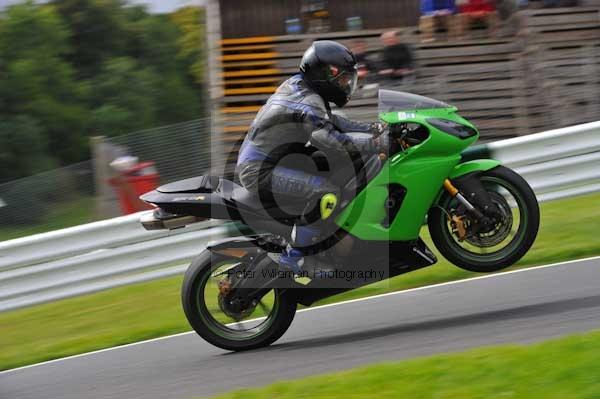 Motorcycle action photographs;cadwell;cadwell park photographs;event digital images;eventdigitalimages;motor racing louth lincolnshire;no limits trackday;peter wileman photography;trackday;trackday digital images;trackday photos