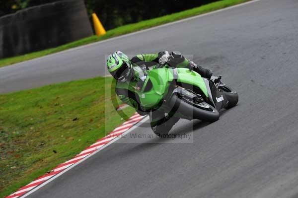 Motorcycle action photographs;cadwell;cadwell park photographs;event digital images;eventdigitalimages;motor racing louth lincolnshire;no limits trackday;peter wileman photography;trackday;trackday digital images;trackday photos