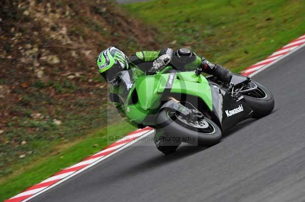 Motorcycle action photographs;cadwell;cadwell park photographs;event digital images;eventdigitalimages;motor racing louth lincolnshire;no limits trackday;peter wileman photography;trackday;trackday digital images;trackday photos