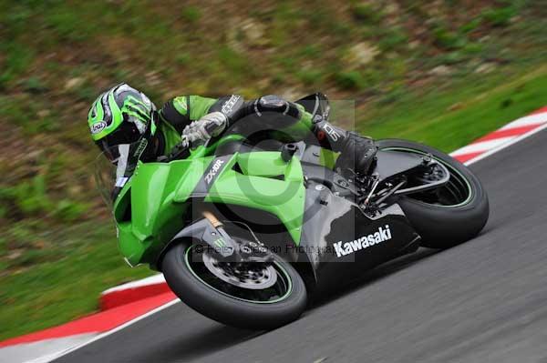Motorcycle action photographs;cadwell;cadwell park photographs;event digital images;eventdigitalimages;motor racing louth lincolnshire;no limits trackday;peter wileman photography;trackday;trackday digital images;trackday photos