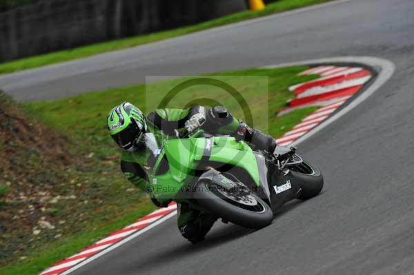 Motorcycle action photographs;cadwell;cadwell park photographs;event digital images;eventdigitalimages;motor racing louth lincolnshire;no limits trackday;peter wileman photography;trackday;trackday digital images;trackday photos