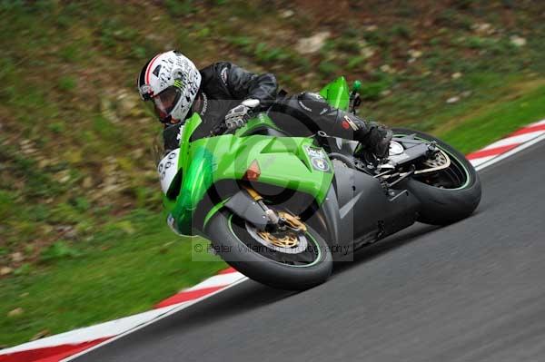 Motorcycle action photographs;cadwell;cadwell park photographs;event digital images;eventdigitalimages;motor racing louth lincolnshire;no limits trackday;peter wileman photography;trackday;trackday digital images;trackday photos