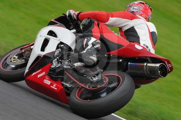 Motorcycle action photographs;cadwell;cadwell park photographs;event digital images;eventdigitalimages;motor racing louth lincolnshire;no limits trackday;peter wileman photography;trackday;trackday digital images;trackday photos