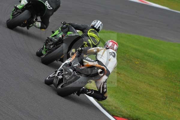 Motorcycle action photographs;cadwell;cadwell park photographs;event digital images;eventdigitalimages;motor racing louth lincolnshire;no limits trackday;peter wileman photography;trackday;trackday digital images;trackday photos