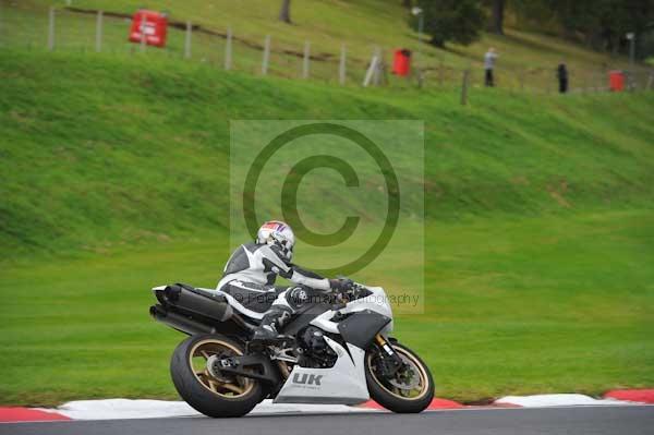 Motorcycle action photographs;cadwell;cadwell park photographs;event digital images;eventdigitalimages;motor racing louth lincolnshire;no limits trackday;peter wileman photography;trackday;trackday digital images;trackday photos