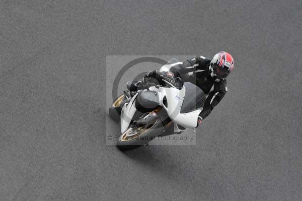 Motorcycle action photographs;cadwell;cadwell park photographs;event digital images;eventdigitalimages;motor racing louth lincolnshire;no limits trackday;peter wileman photography;trackday;trackday digital images;trackday photos