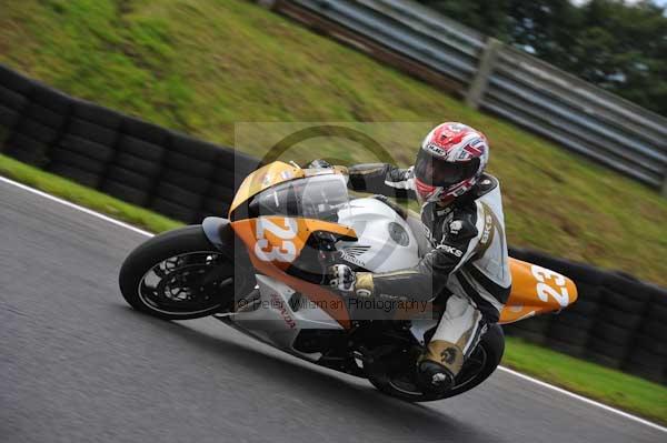 Motorcycle action photographs;cadwell;cadwell park photographs;event digital images;eventdigitalimages;motor racing louth lincolnshire;no limits trackday;peter wileman photography;trackday;trackday digital images;trackday photos