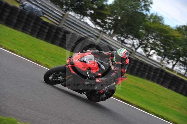 Motorcycle action photographs;cadwell;cadwell park photographs;event digital images;eventdigitalimages;motor racing louth lincolnshire;no limits trackday;peter wileman photography;trackday;trackday digital images;trackday photos
