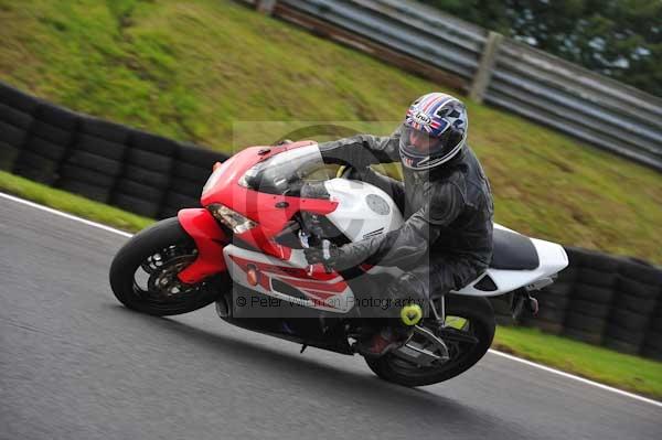 Motorcycle action photographs;cadwell;cadwell park photographs;event digital images;eventdigitalimages;motor racing louth lincolnshire;no limits trackday;peter wileman photography;trackday;trackday digital images;trackday photos