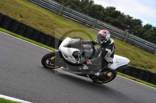 Motorcycle action photographs;cadwell;cadwell park photographs;event digital images;eventdigitalimages;motor racing louth lincolnshire;no limits trackday;peter wileman photography;trackday;trackday digital images;trackday photos