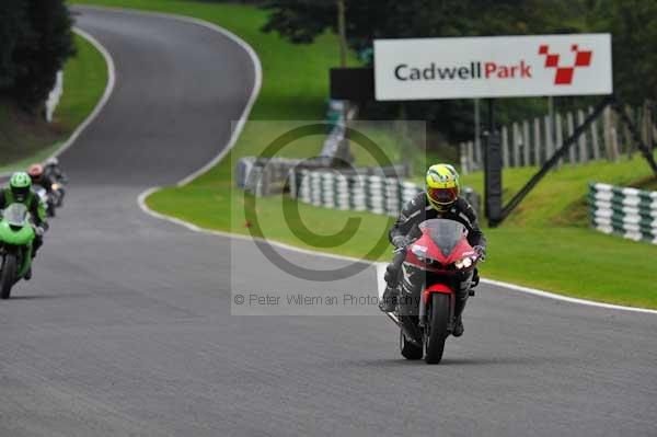 Motorcycle action photographs;cadwell;cadwell park photographs;event digital images;eventdigitalimages;motor racing louth lincolnshire;no limits trackday;peter wileman photography;trackday;trackday digital images;trackday photos