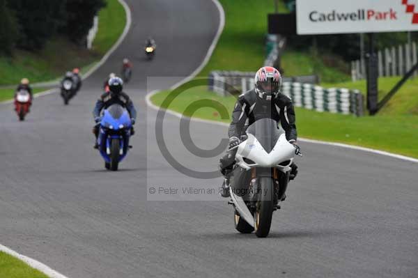 Motorcycle action photographs;cadwell;cadwell park photographs;event digital images;eventdigitalimages;motor racing louth lincolnshire;no limits trackday;peter wileman photography;trackday;trackday digital images;trackday photos