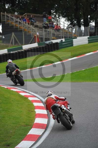 Motorcycle action photographs;cadwell;cadwell park photographs;event digital images;eventdigitalimages;motor racing louth lincolnshire;no limits trackday;peter wileman photography;trackday;trackday digital images;trackday photos