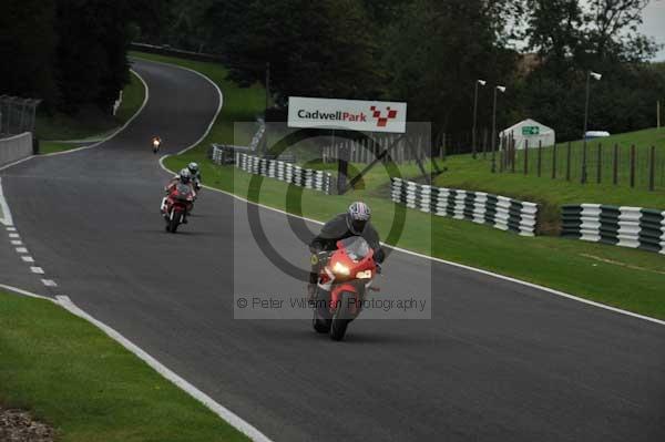 Motorcycle action photographs;cadwell;cadwell park photographs;event digital images;eventdigitalimages;motor racing louth lincolnshire;no limits trackday;peter wileman photography;trackday;trackday digital images;trackday photos