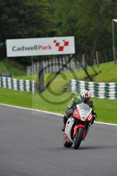 Motorcycle action photographs;cadwell;cadwell park photographs;event digital images;eventdigitalimages;motor racing louth lincolnshire;no limits trackday;peter wileman photography;trackday;trackday digital images;trackday photos