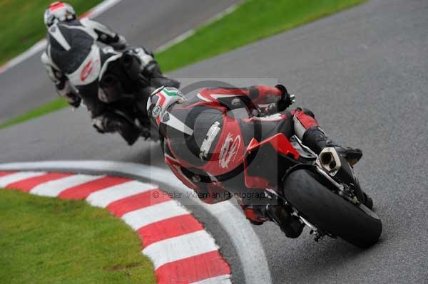 Motorcycle action photographs;cadwell;cadwell park photographs;event digital images;eventdigitalimages;motor racing louth lincolnshire;no limits trackday;peter wileman photography;trackday;trackday digital images;trackday photos