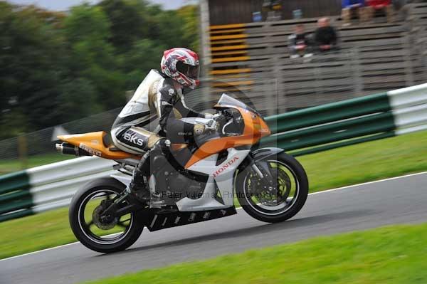Motorcycle action photographs;cadwell;cadwell park photographs;event digital images;eventdigitalimages;motor racing louth lincolnshire;no limits trackday;peter wileman photography;trackday;trackday digital images;trackday photos