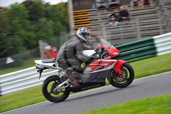 Motorcycle action photographs;cadwell;cadwell park photographs;event digital images;eventdigitalimages;motor racing louth lincolnshire;no limits trackday;peter wileman photography;trackday;trackday digital images;trackday photos