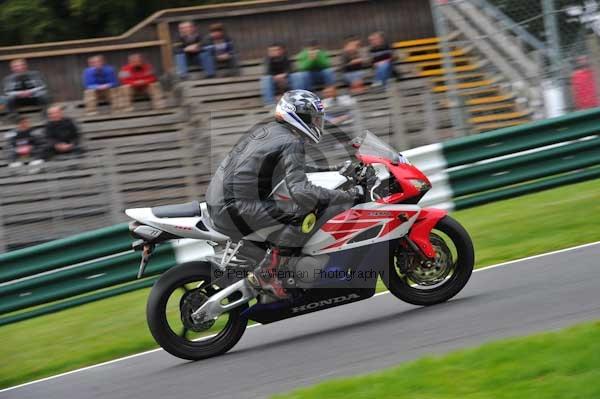 Motorcycle action photographs;cadwell;cadwell park photographs;event digital images;eventdigitalimages;motor racing louth lincolnshire;no limits trackday;peter wileman photography;trackday;trackday digital images;trackday photos