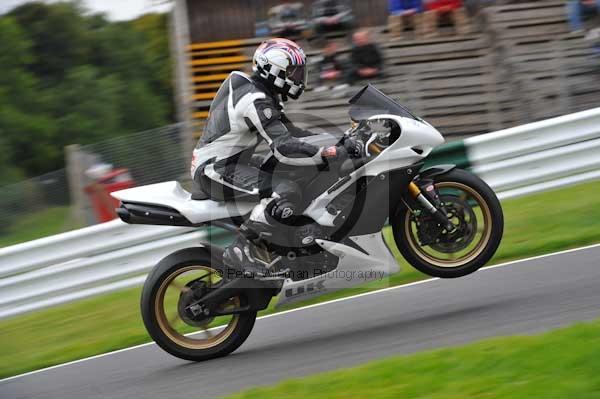 Motorcycle action photographs;cadwell;cadwell park photographs;event digital images;eventdigitalimages;motor racing louth lincolnshire;no limits trackday;peter wileman photography;trackday;trackday digital images;trackday photos