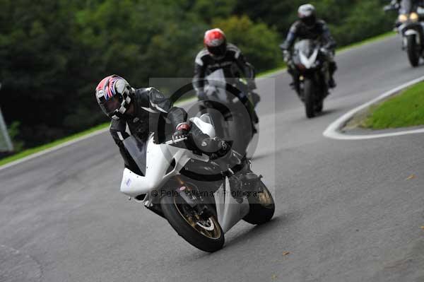 Motorcycle action photographs;cadwell;cadwell park photographs;event digital images;eventdigitalimages;motor racing louth lincolnshire;no limits trackday;peter wileman photography;trackday;trackday digital images;trackday photos