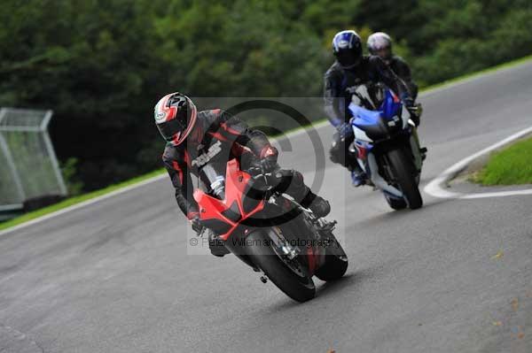 Motorcycle action photographs;cadwell;cadwell park photographs;event digital images;eventdigitalimages;motor racing louth lincolnshire;no limits trackday;peter wileman photography;trackday;trackday digital images;trackday photos