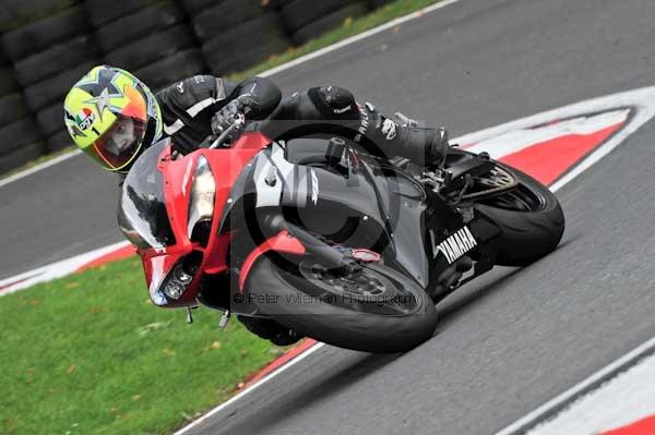 Motorcycle action photographs;cadwell;cadwell park photographs;event digital images;eventdigitalimages;motor racing louth lincolnshire;no limits trackday;peter wileman photography;trackday;trackday digital images;trackday photos