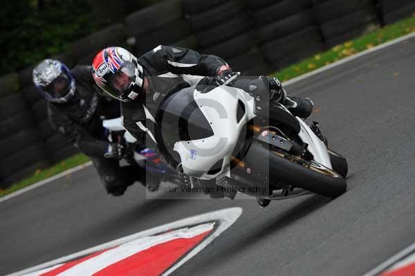 Motorcycle action photographs;cadwell;cadwell park photographs;event digital images;eventdigitalimages;motor racing louth lincolnshire;no limits trackday;peter wileman photography;trackday;trackday digital images;trackday photos