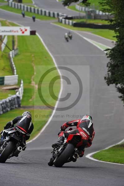 Motorcycle action photographs;cadwell;cadwell park photographs;event digital images;eventdigitalimages;motor racing louth lincolnshire;no limits trackday;peter wileman photography;trackday;trackday digital images;trackday photos
