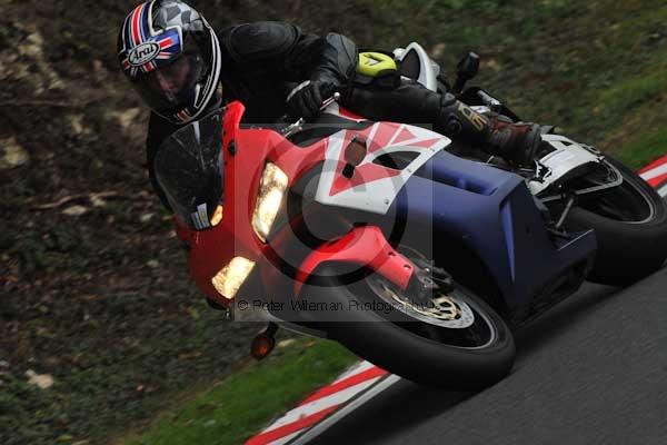 Motorcycle action photographs;cadwell;cadwell park photographs;event digital images;eventdigitalimages;motor racing louth lincolnshire;no limits trackday;peter wileman photography;trackday;trackday digital images;trackday photos
