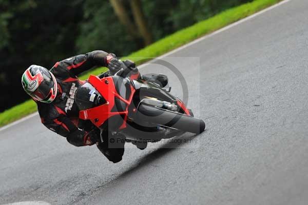 Motorcycle action photographs;cadwell;cadwell park photographs;event digital images;eventdigitalimages;motor racing louth lincolnshire;no limits trackday;peter wileman photography;trackday;trackday digital images;trackday photos