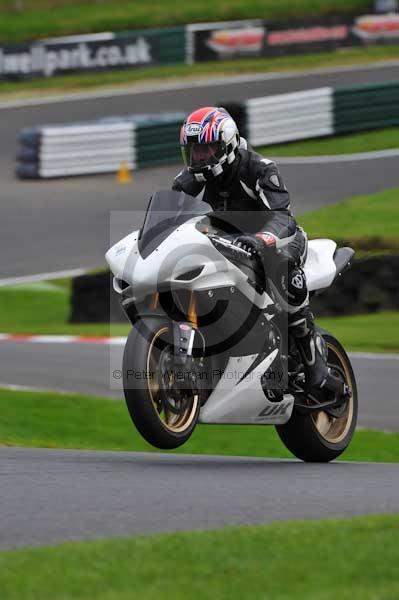 Motorcycle action photographs;cadwell;cadwell park photographs;event digital images;eventdigitalimages;motor racing louth lincolnshire;no limits trackday;peter wileman photography;trackday;trackday digital images;trackday photos